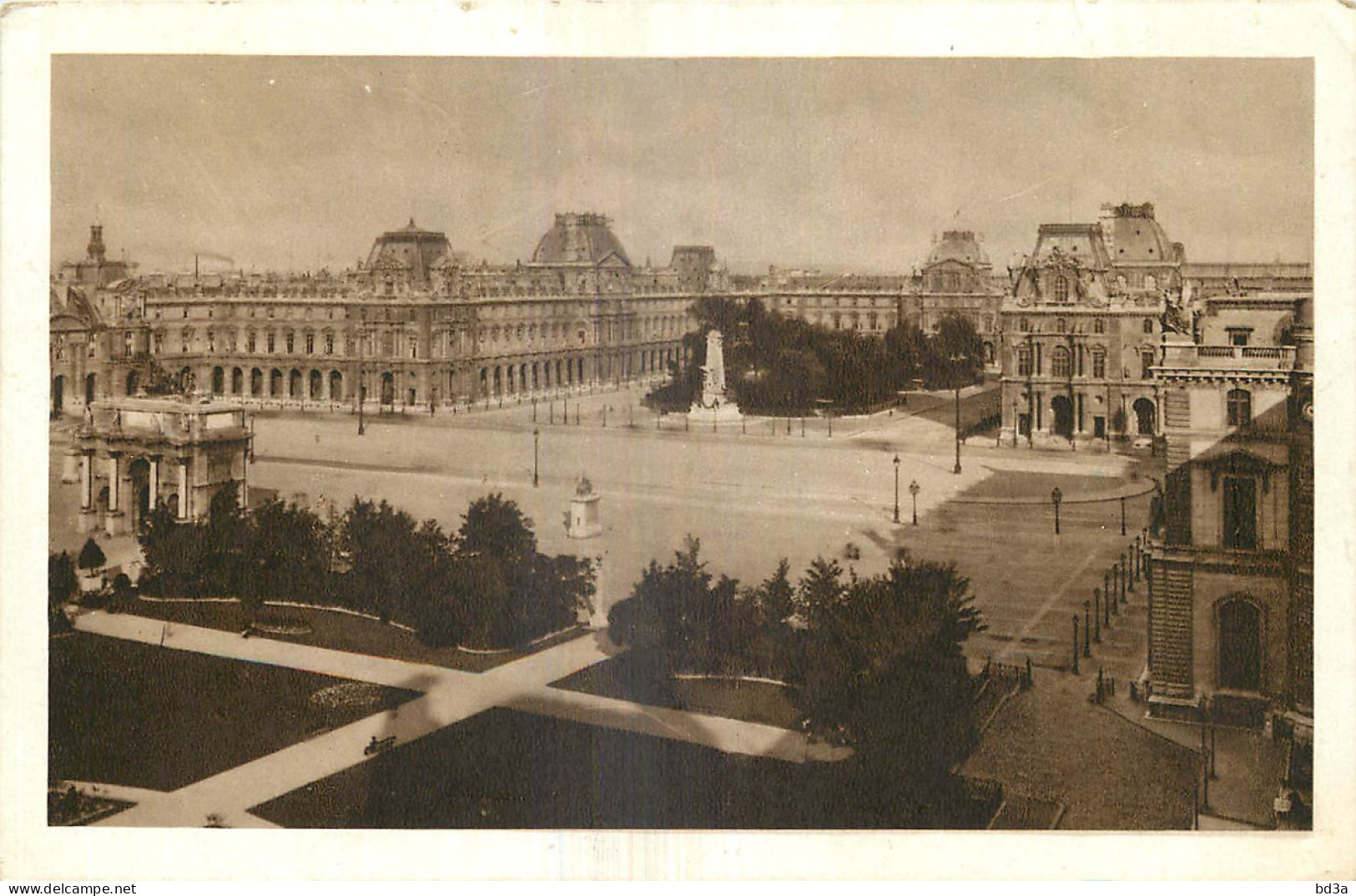 75 - PARIS - CARROUSSEL ET VUE SUR LE LOUVRE - Louvre