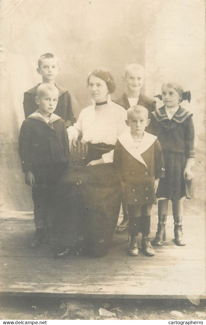 Social History Souvenir Photo Postcard Elegant Mother And Children Uniforms 1915 - Photographs