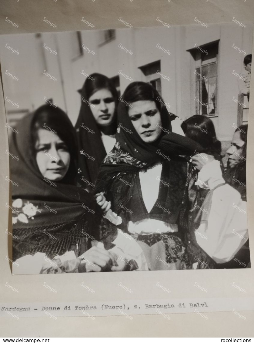 Italia Costumi Etnici Folklore. Foto Sardegna Donne Di TONARA (Nuoro). Z. Barbagia Di Belvì.  18x18 Cm. - Europa