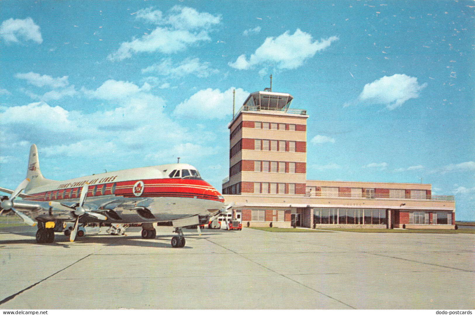 R334245 Canada. P. Q. Quebec. Trans Canada Airlines Viscount At The Quebec Airpo - Monde