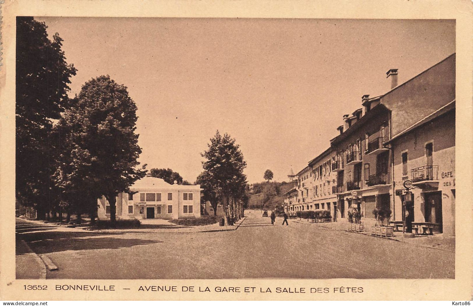 Bonneville * Avenue De La Gare Et La Salle Des Fêtes * Café - Bonneville