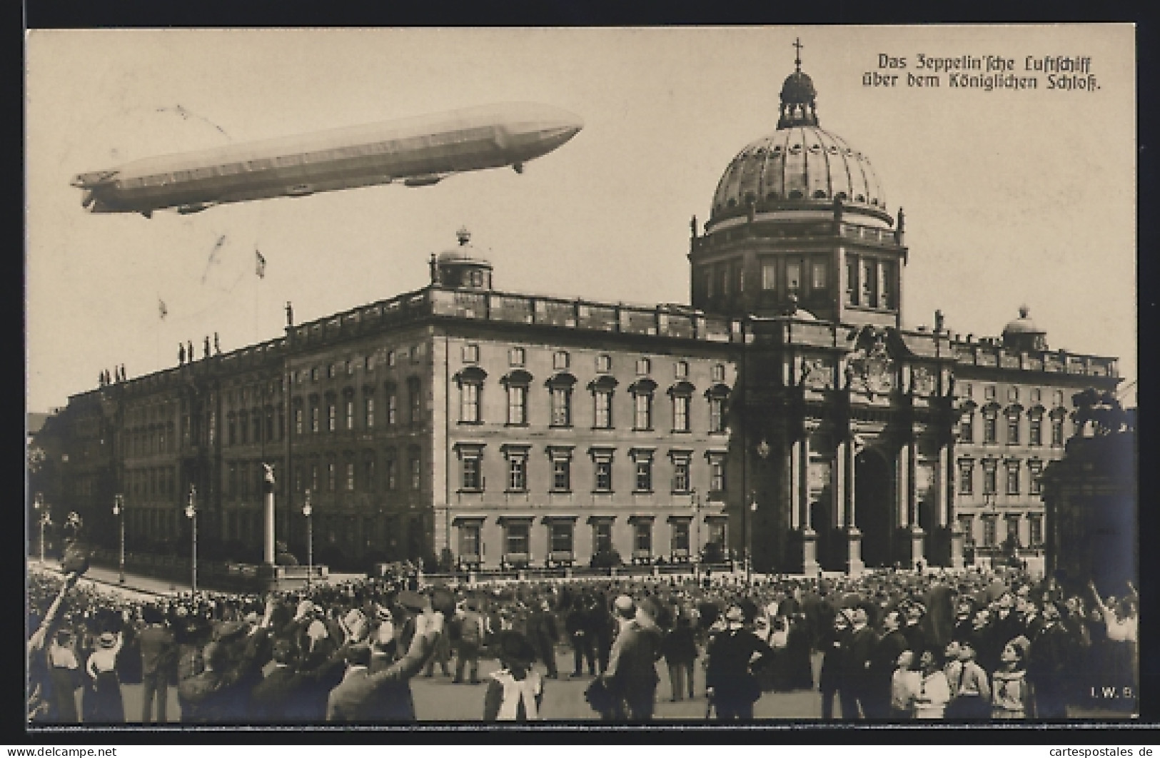 AK Berlin, Zeppelin`sche Luftschiff über Dem Königlichen Schloss  - Dirigibili