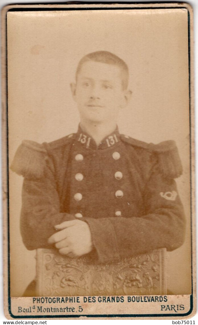 Photo CDV D'un Officier Francais Du 131 éme Bataillon De Chasseur  Posant Dans Un Studio Photo A Paris - Antiche (ante 1900)