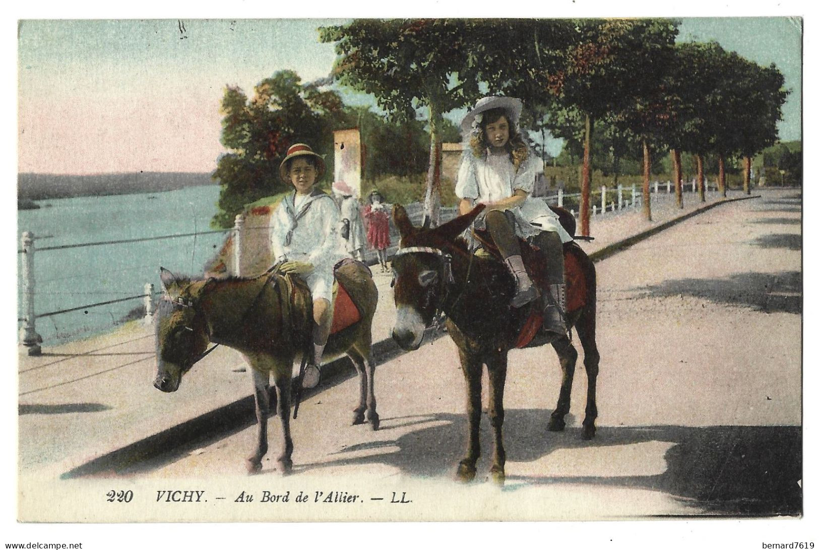 03 Vichy - Au Bord De L'allier - Vichy