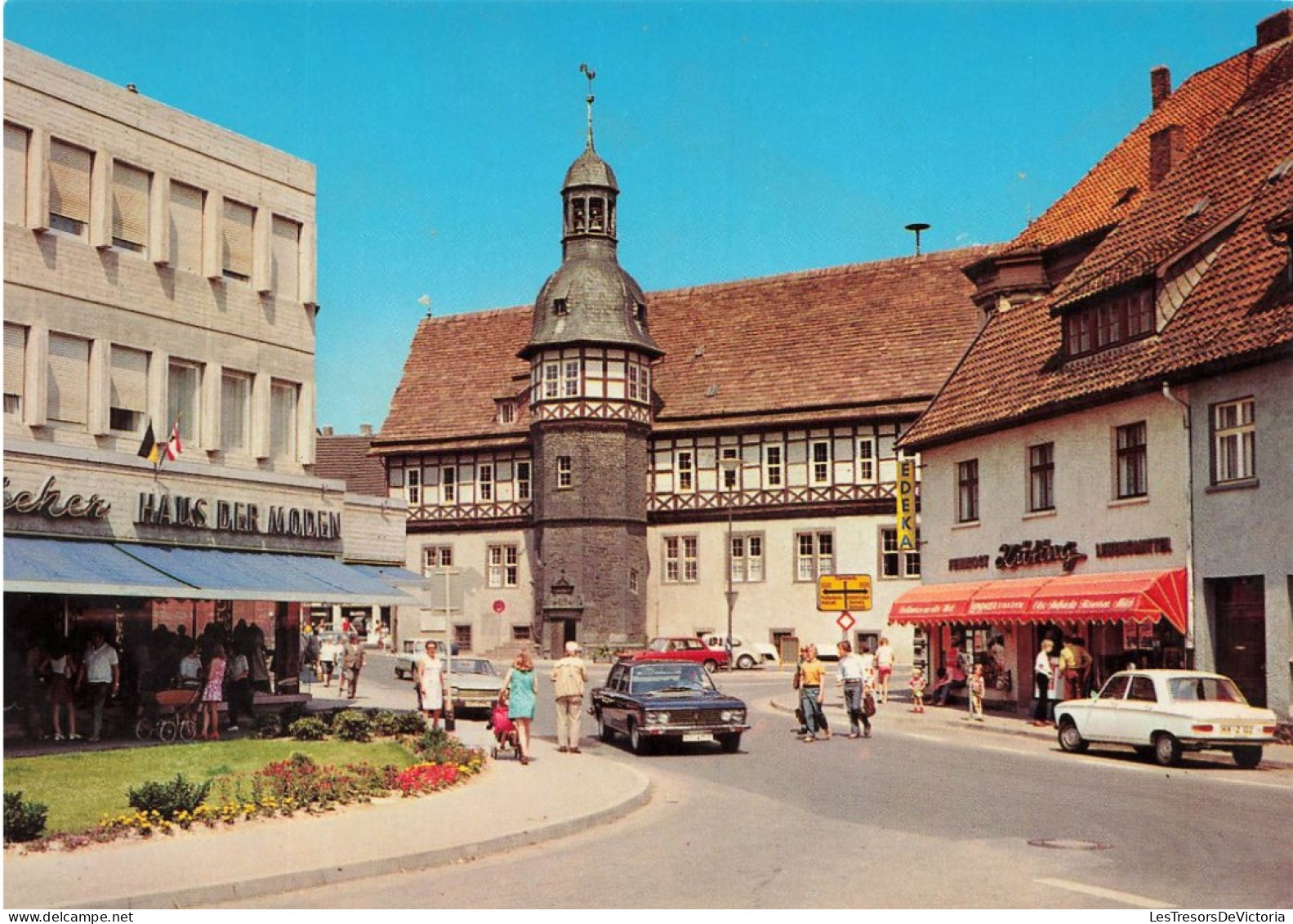 ALLEMAGNE - Hoxter An Der Weser - WeserstraBe Und Rathaus - Animé - Carte Postale - Hoexter