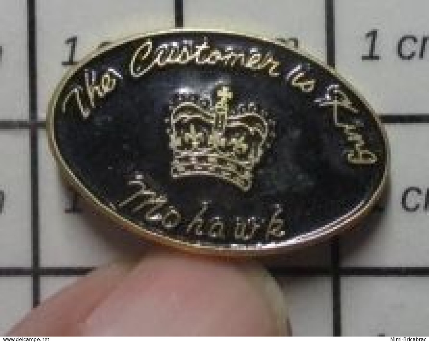 1618c Pin's Pins / Beau Et Rare / AUTRES / THE CUSTOMER IS KING COURONNE MOHAWK CLIENT ROI - Autres & Non Classés