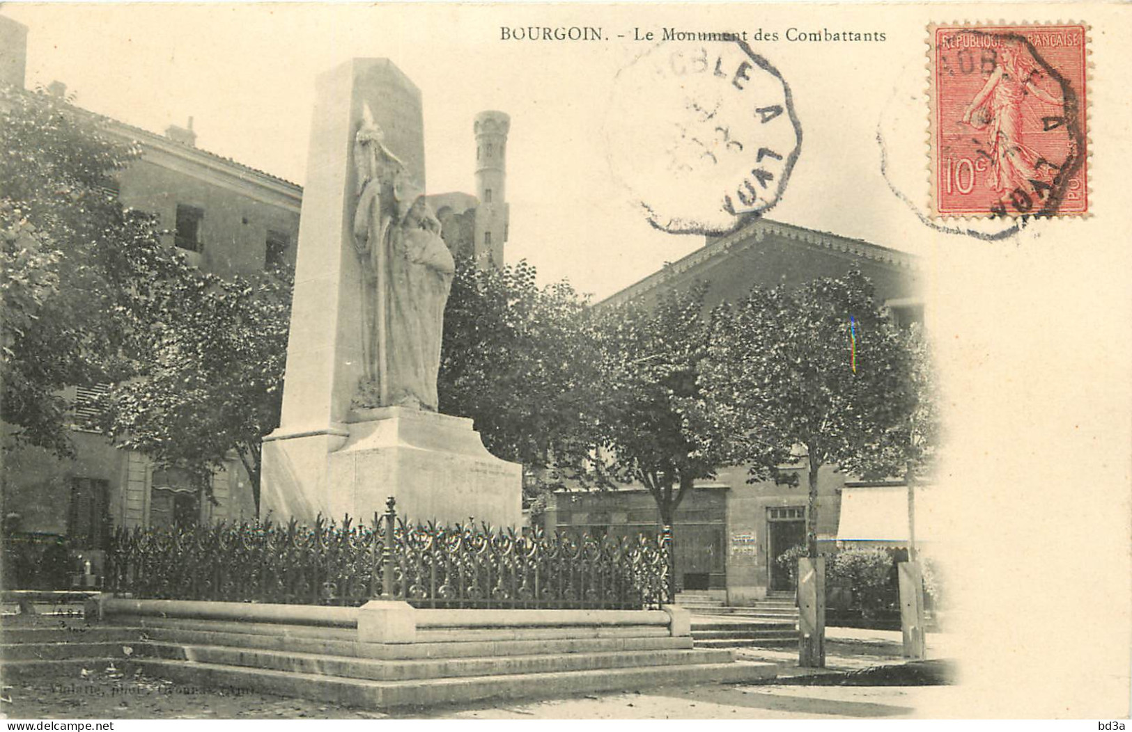 38 - BOURGOIN - LE MONUMENT DES COMBATTANTS - Bourgoin