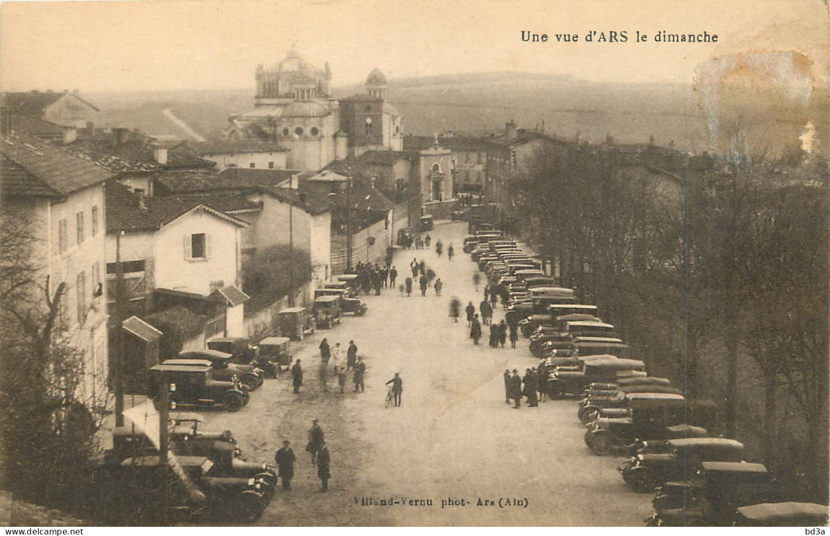  UNE VUE D'ARS LE DIMANCHE - Heilige Plaatsen