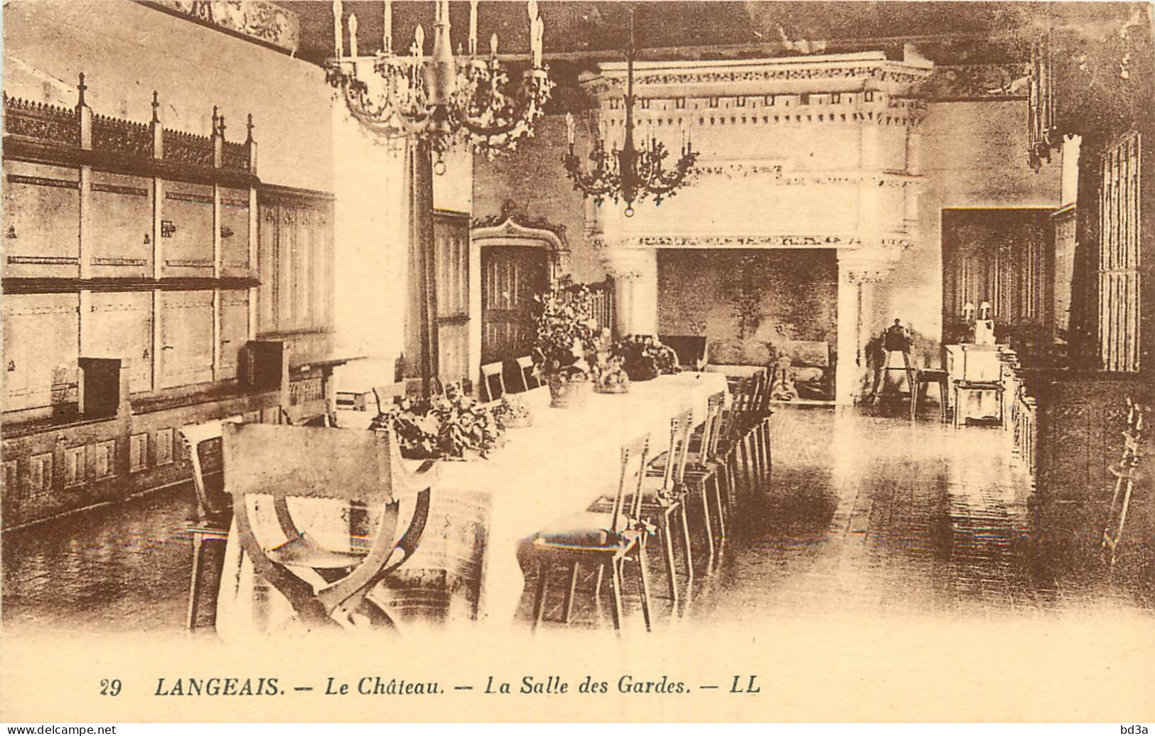 37 -  LANGEAIS - LE CHÂTEAU - SALLE DES GARDES - Langeais