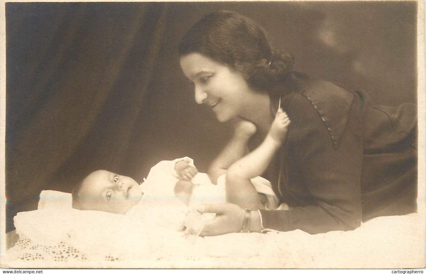 Social History Souvenir Photo Postcard Mother And Baby Bebe - Photographie