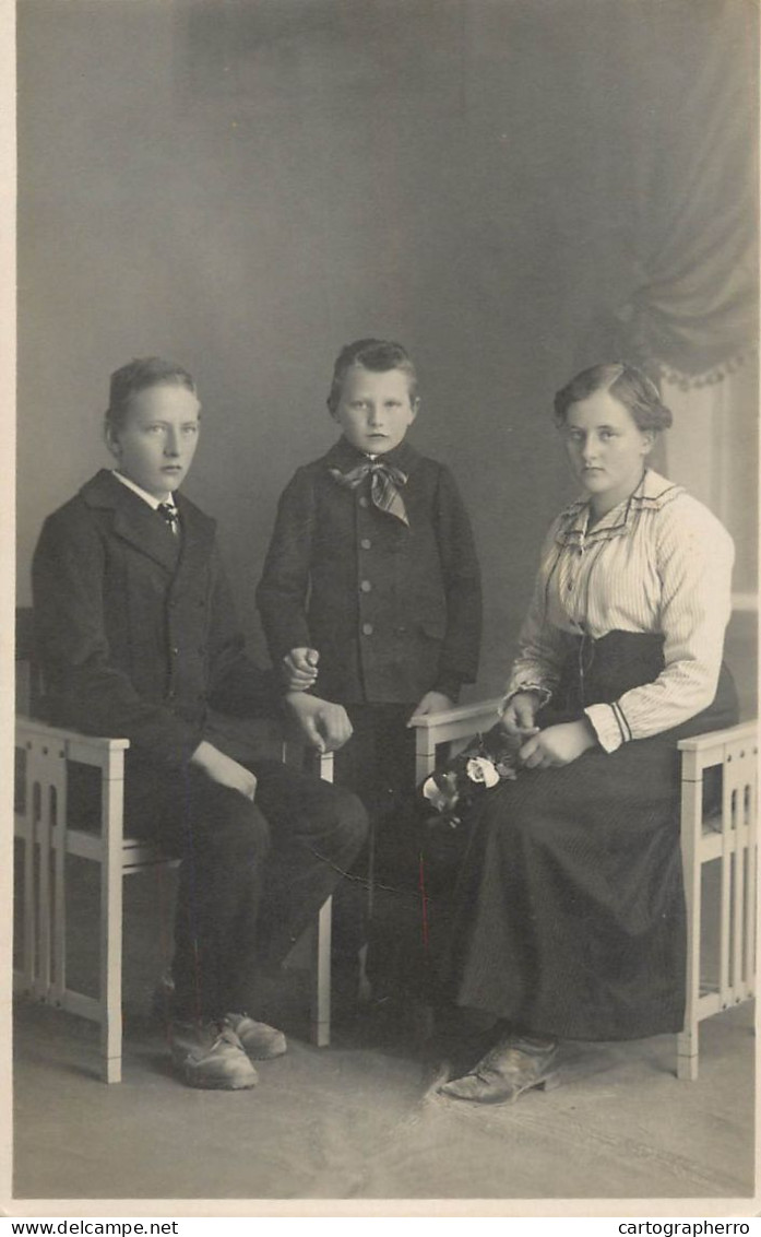 Social History Souvenir Photo Postcard Mother And Children Elegance - Photographs