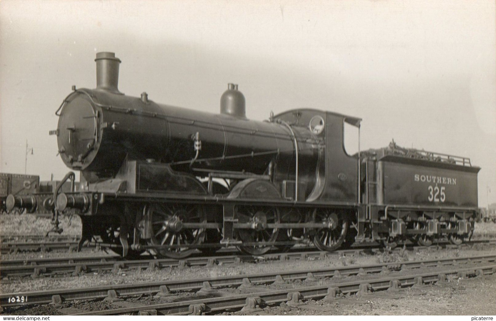 Postcard Photo Of Locomotive Engine Southern 325(some Details On Reverse Of Card)-F.Moore's Railway Photographs - Trains