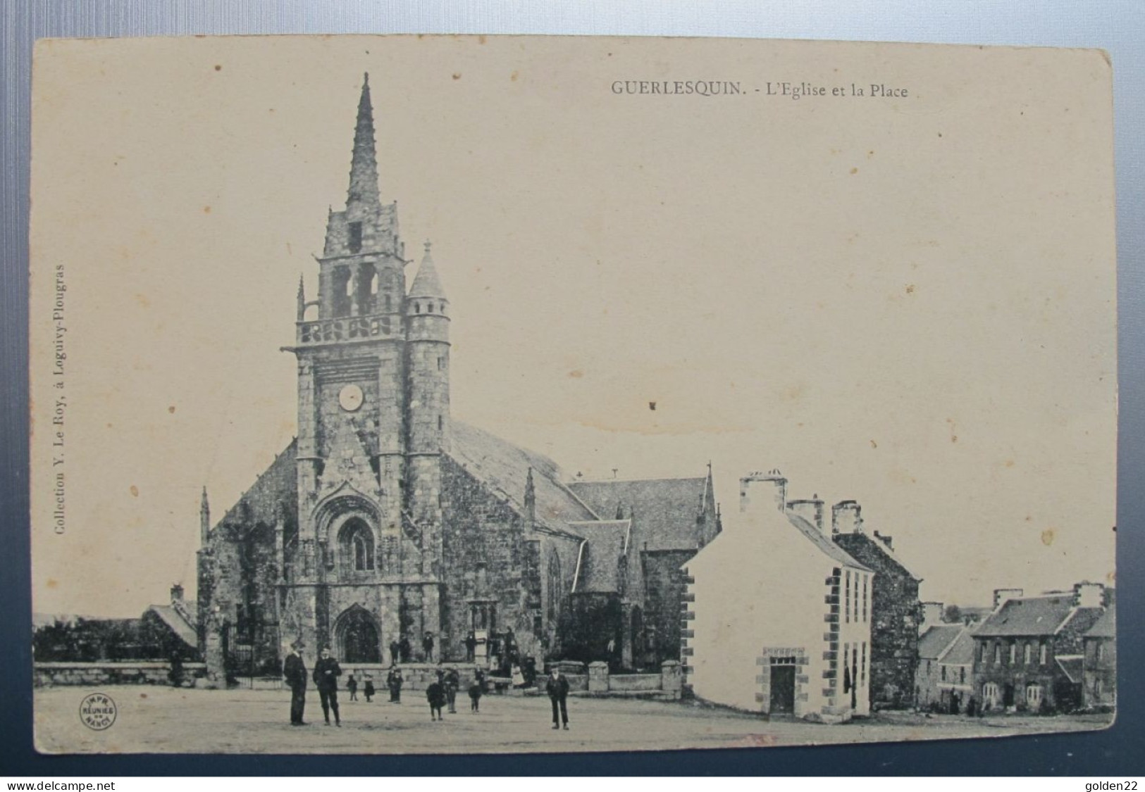 GUERLESQUIN. L'Eglise Et La Place - Guerlesquin