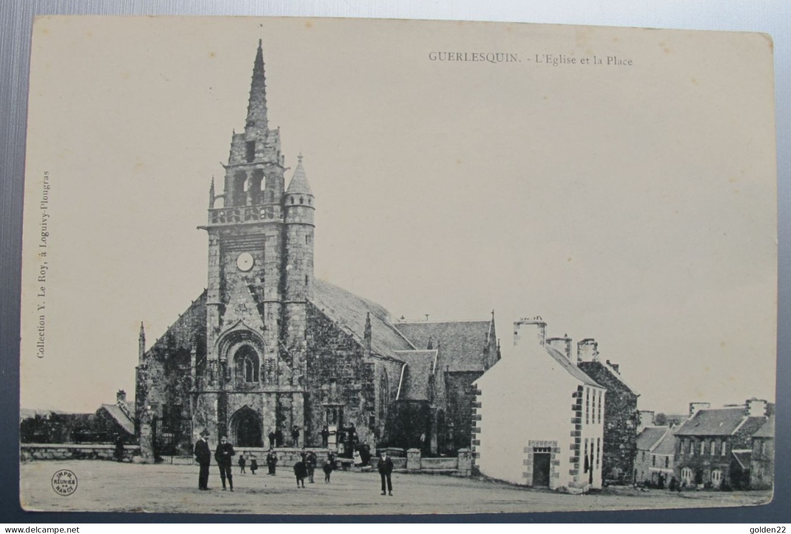 GUERLESQUIN. L'Eglise Et La Place - Guerlesquin