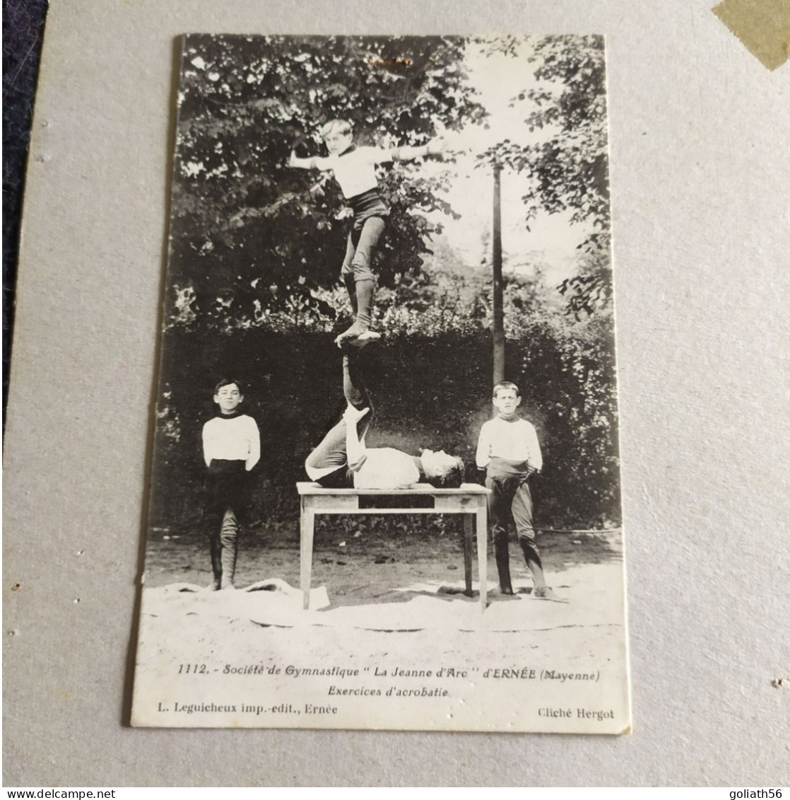 CPA De Ernée - Société De Gymnastique "La Jeanne D'Arc" D'Ernée (Mayenne), Exercices D'Acrobatie N°1112, Carte Animée - Ernee