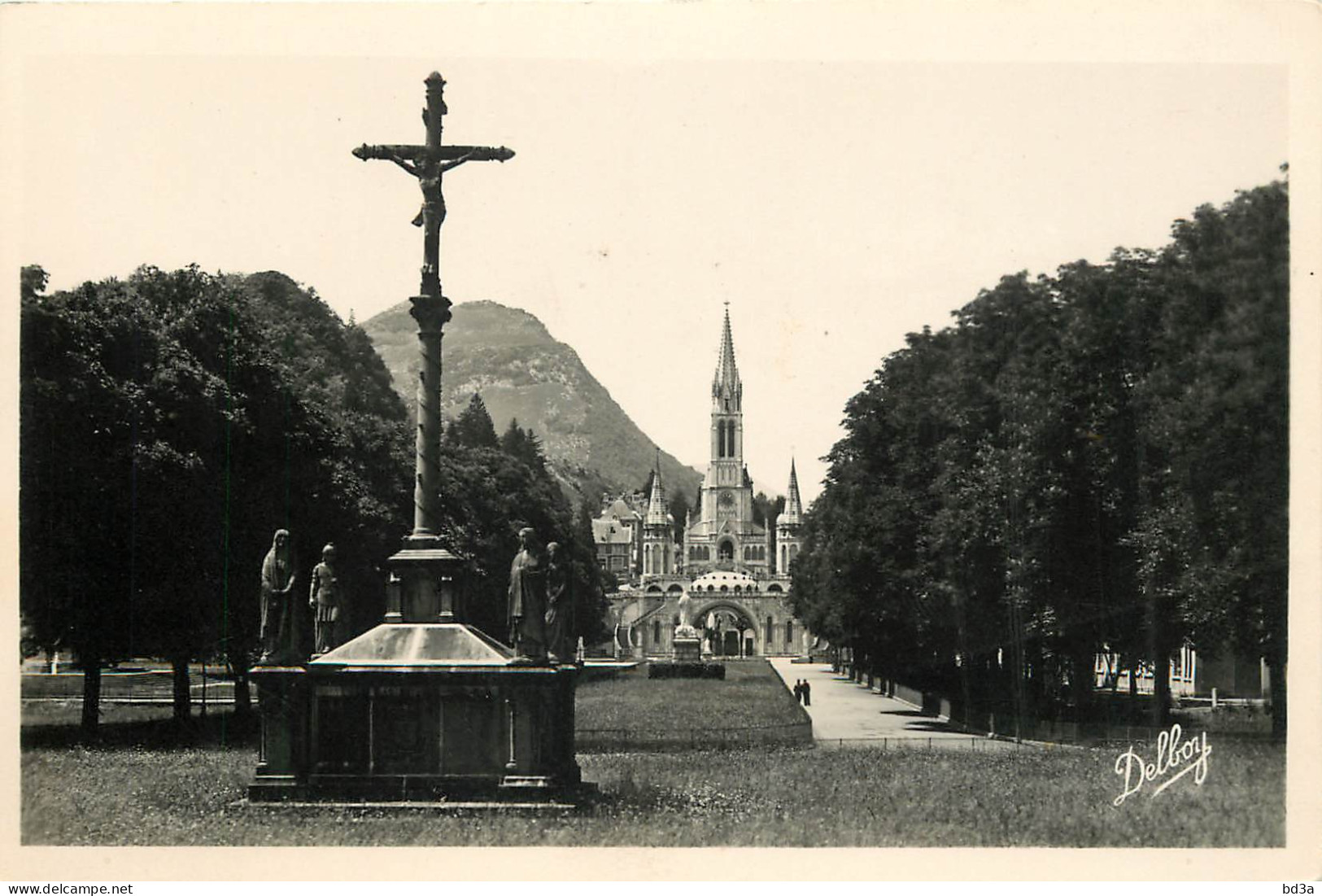 65 - LOURDES L'esplanade - Lourdes