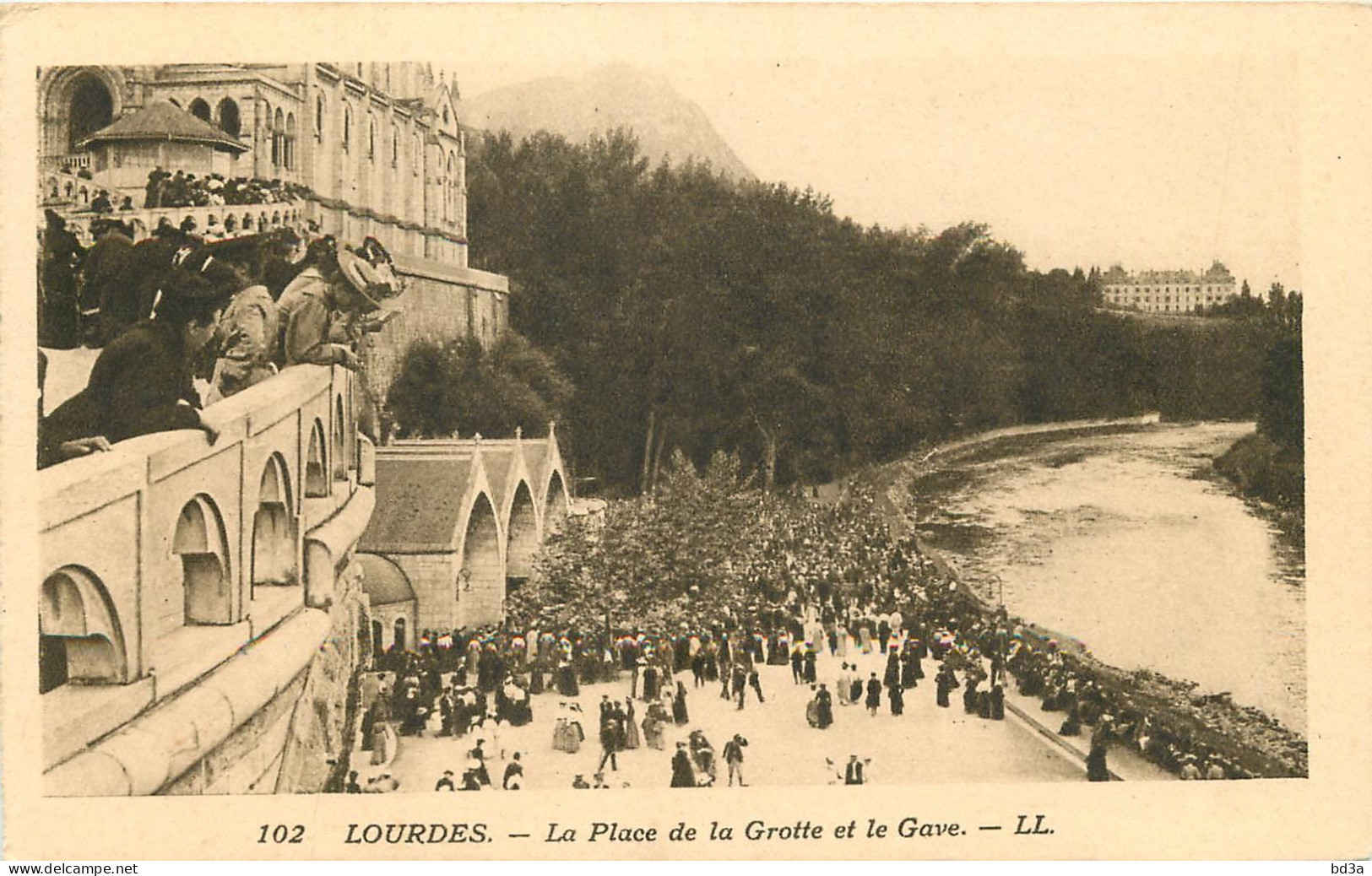 65 - LOURDES Place De La Grotte - Lourdes