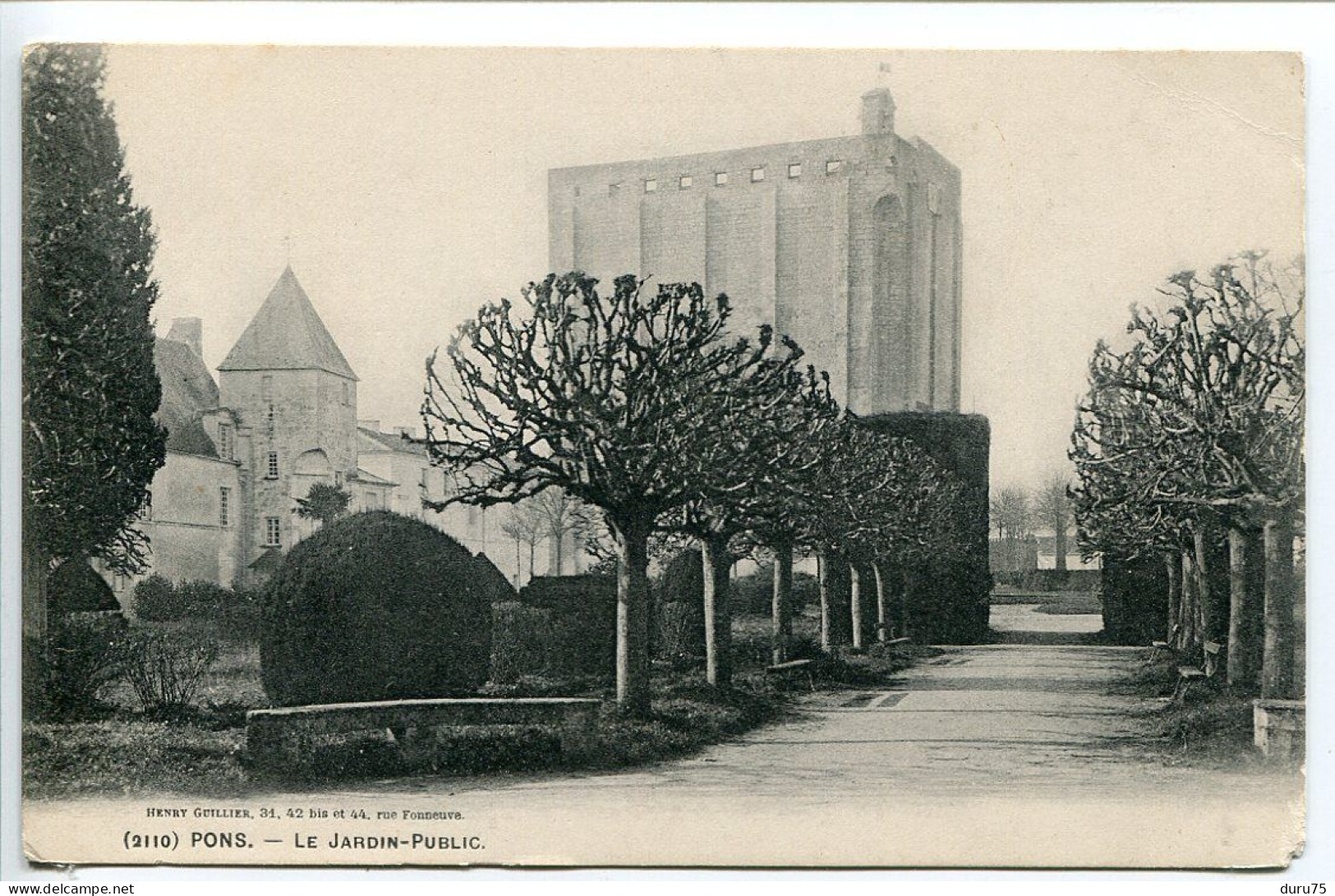 CPA * PONS Le Jardin Public ( Au Fond Le Donjon ) Edit. Henry Guillier - Pons