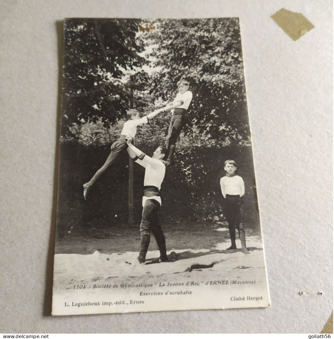 CPA De Ernée - Société De Gymnastique "La Jeanne D'Arc" D'Ernée (Mayenne), Exercices D'Acrobatie N°1104, Carte Animée - Ernee