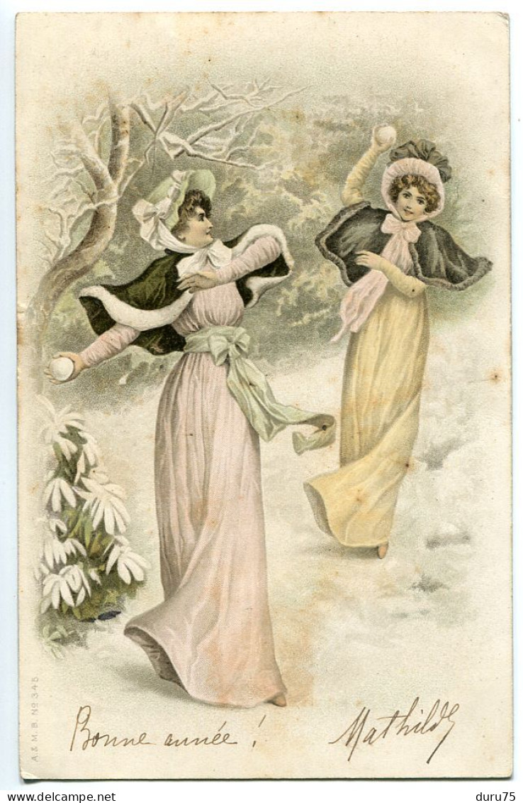 Jolie Pionnière - BONNE ANNÉE 2 Jeunes Femmes élégantes ( Costume Toilette ) Jouant Boules De Neige Dans Paysage Enneigé - Neujahr