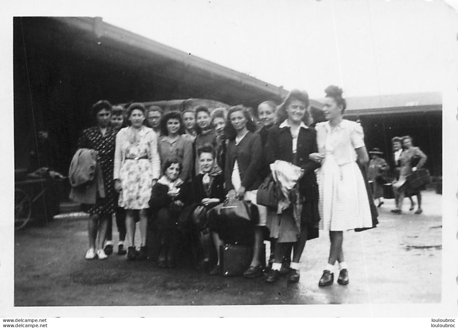 LOURDES LA GARE 1945 PHOTO ORIGINALE 8.50 X 6 CM - Plaatsen