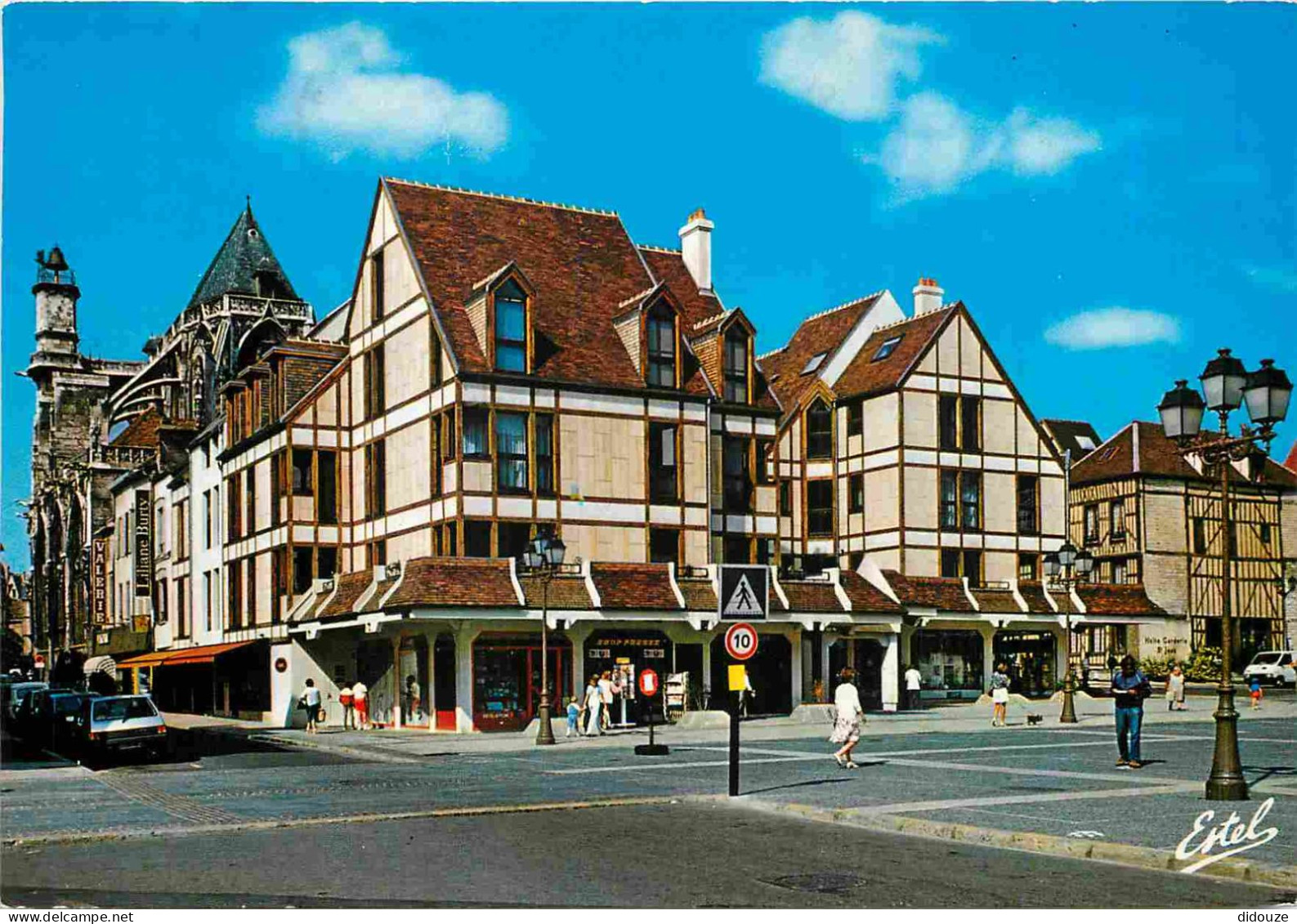 10 - Troyes - Place Maréchal Foch - à Gauche Eglise Saint Jean - CPM - Voir Scans Recto-Verso - Troyes