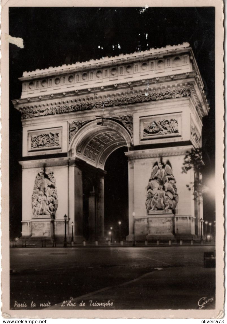 PARIS - L'Arc De Triomphe - Arc De Triomphe