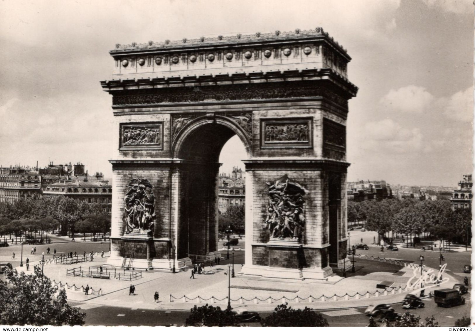 PARIS - L'Arc De Triomphe - Arc De Triomphe