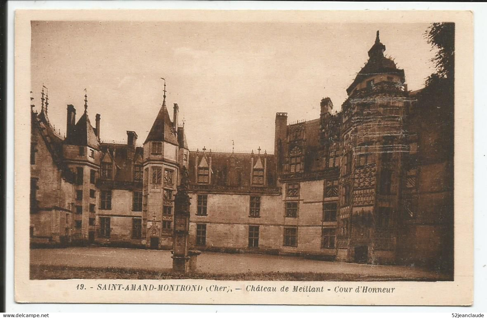 Château De Meillant Cour D'Honneur Très Rare    1920-30    N° 19 - Saint-Amand-Montrond