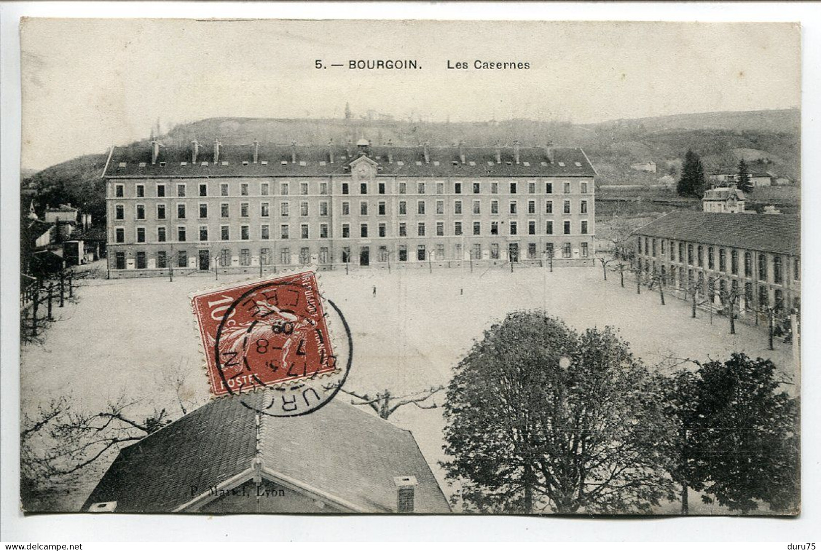 Militaria * CPA Voyagé 1909 * BOURGOIN Les Casernes - Barracks