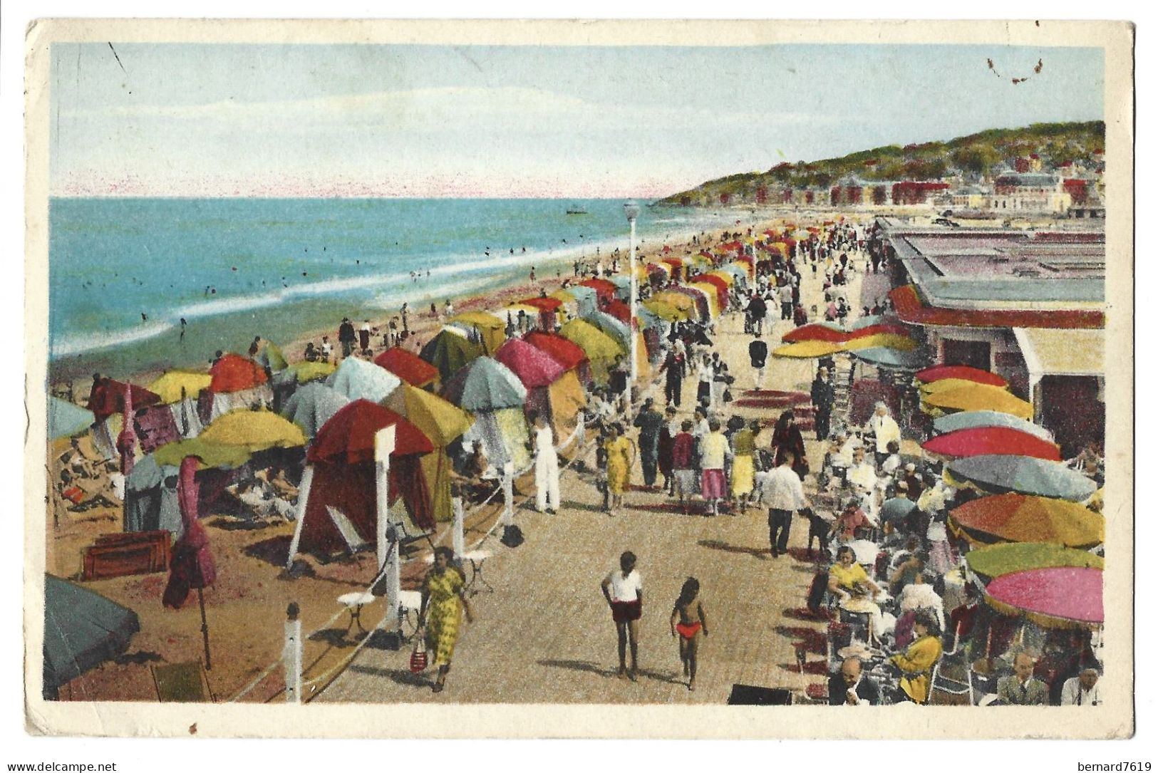 14  Deauville - Les Planches Et Le Bar Du Soleil - Deauville