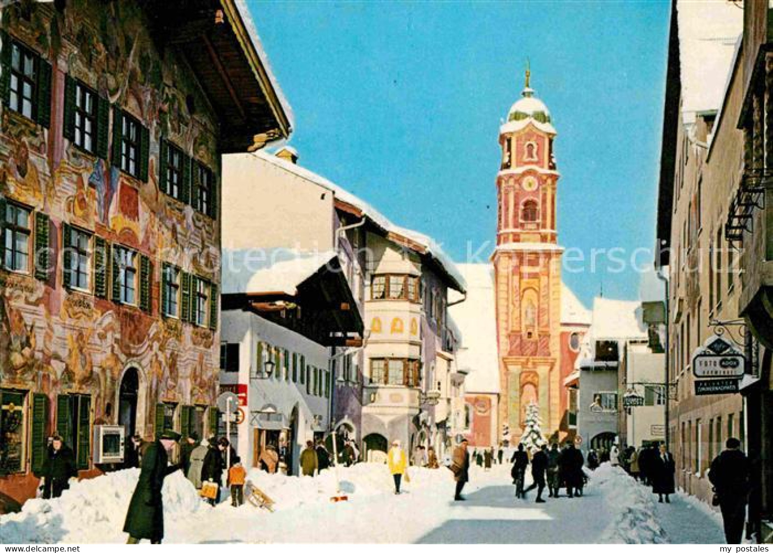 72848798 Mittenwald Bayern Obermarkt Im Winter Fassadenmalerei Kirche Mittenwald - Mittenwald