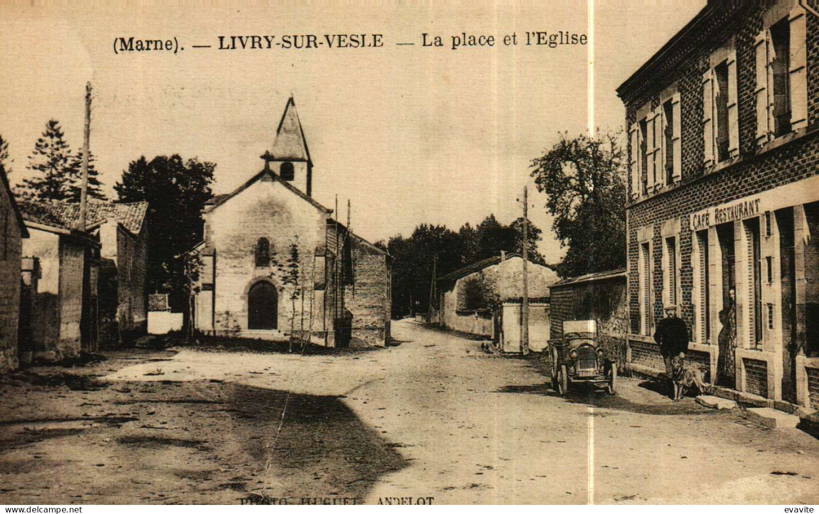 CPA  (51)     LIVRY-sur-VESLE    La Place Et L'Eglise  Café Restaurant, Auto Ancienne - Autres & Non Classés