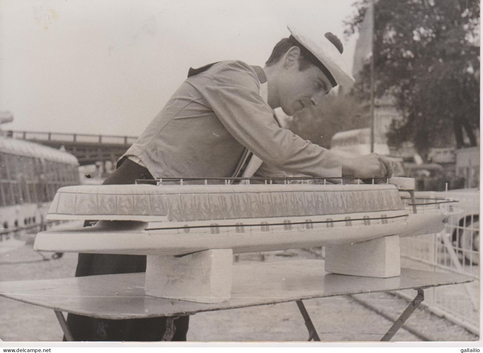 PHOTO PRESSE MAQUETTE DU GALIOTE JUILLET 1957 FORMAT 18 X 13   CMS - Boats