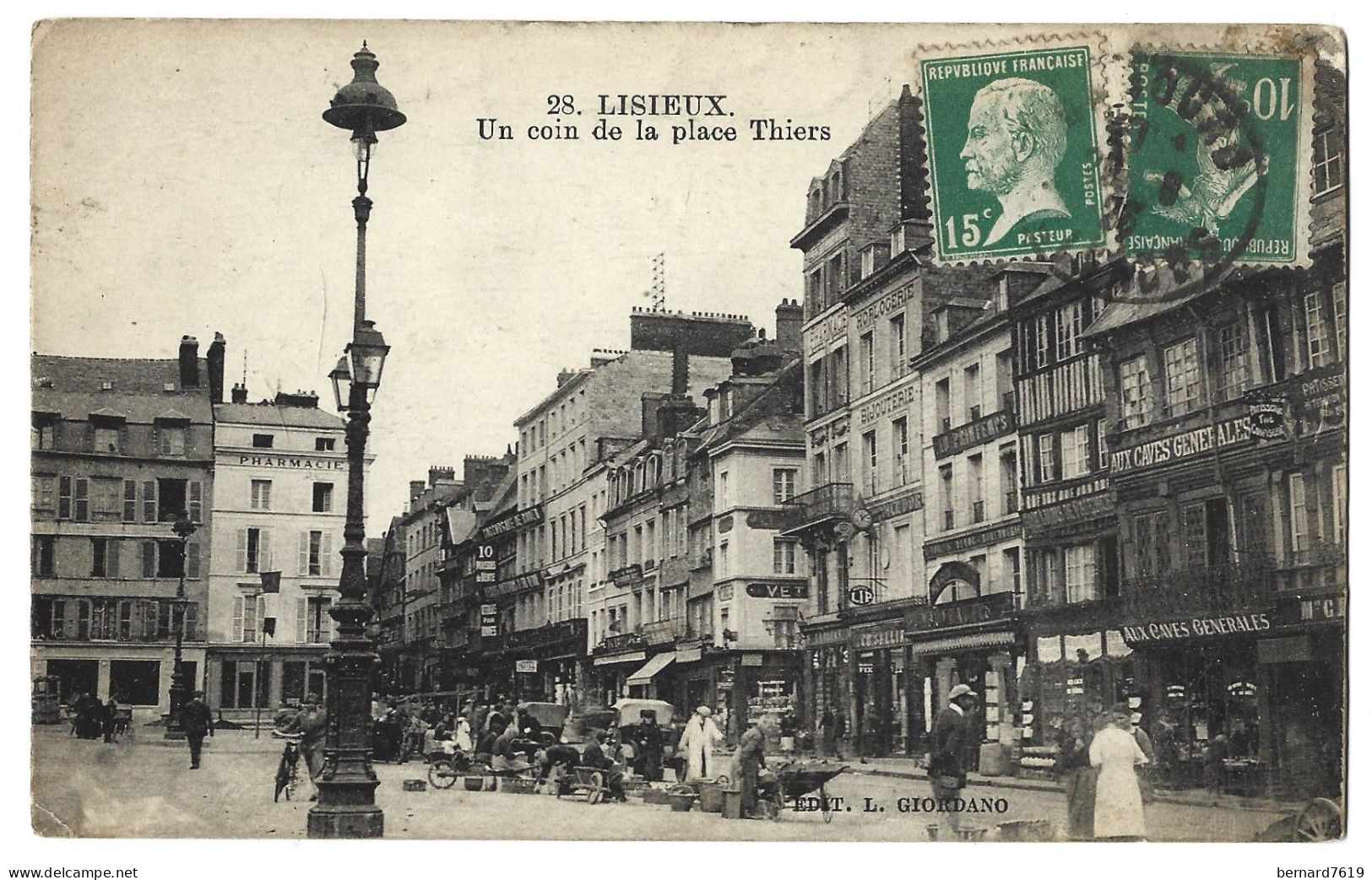 14 Lisieux -  Un Coin De La Place Thiers - Lisieux