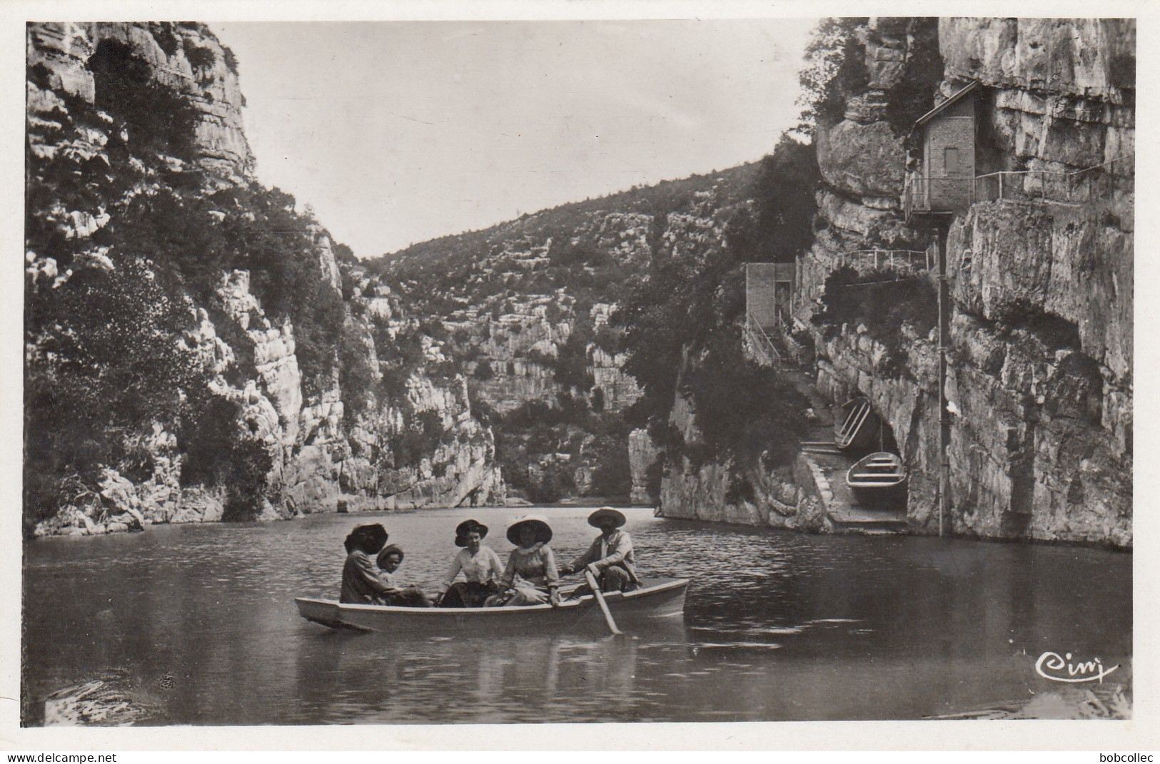 GORGES DU VERDON  (Alpes-de-Haute-Provence):  En Promenade Sur Le Remous - Embarcation - Touristes - Autres & Non Classés