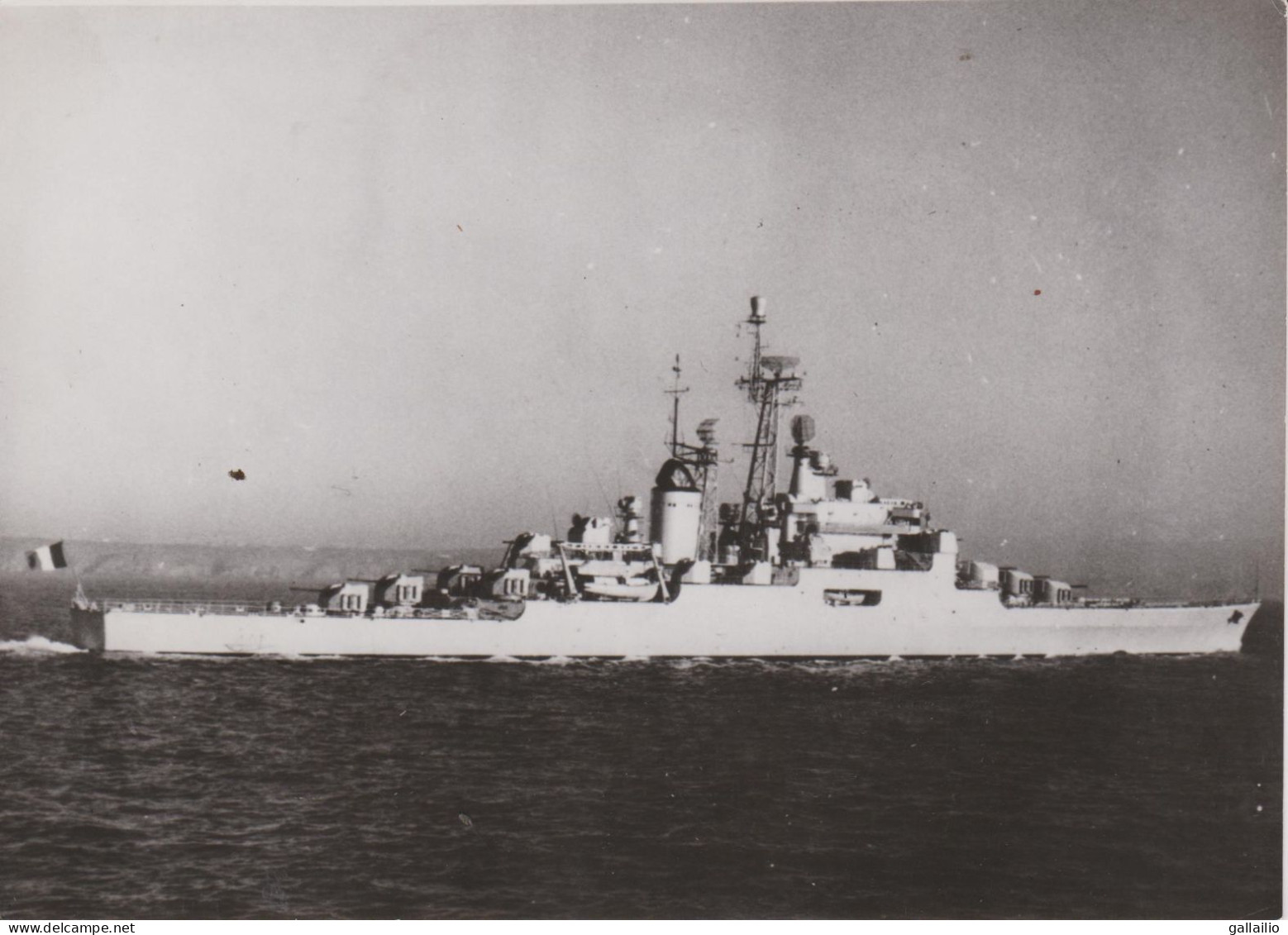 PHOTO PRESSE LE COLBERT CROISEUR ANTI ATOMIQUE POURSUIT SES ESSAIS FEVRIER 1959 FORMAT 18 X 13   CMS - Bateaux