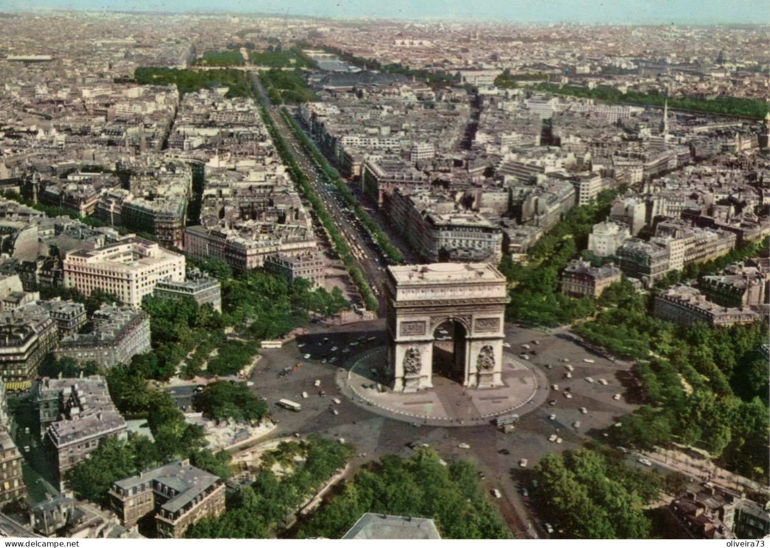 PARIS - Vue Aérienne - L'Arc De Triomphe - Vue Des 12 Avenues Partante De La Place - Triumphbogen
