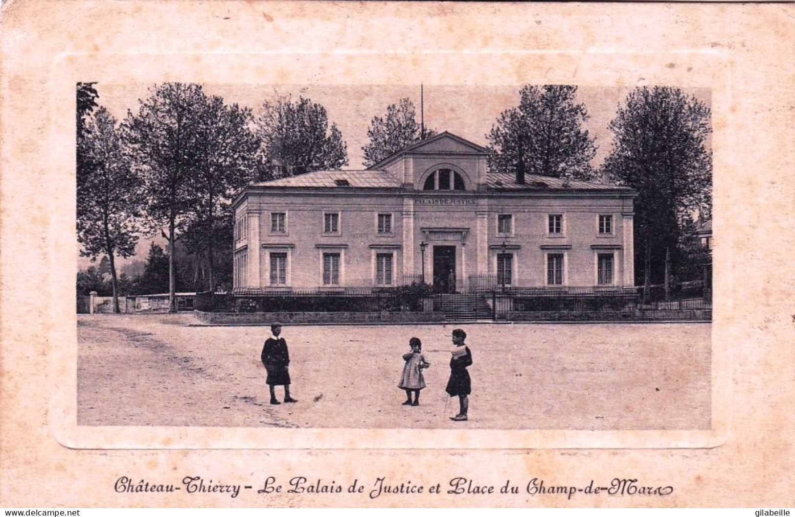 02 - Aisne -  CHATEAU THIERRY - Le Palais De Justice Et Place Du Champ De Mars - Chateau Thierry