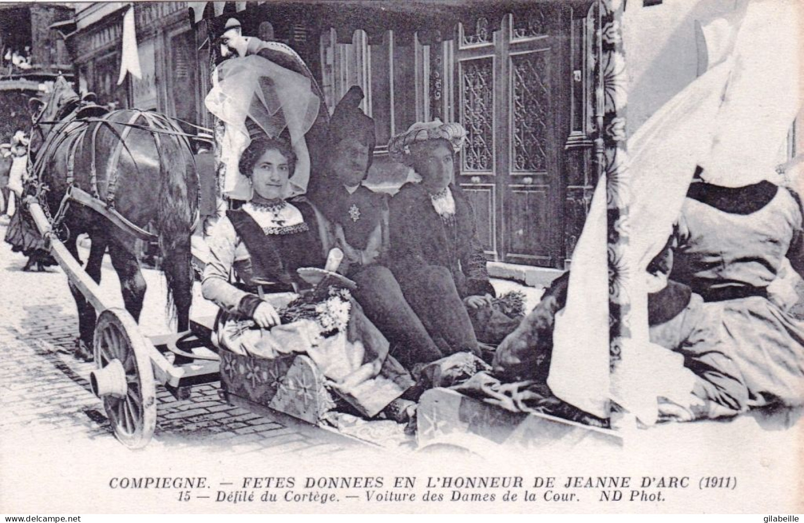 60 -  Oise - COMPIEGNE - Fetes En L Honneur De Jeanne D Arc 1911 - Voiture Des Dames De La Cour - Compiegne