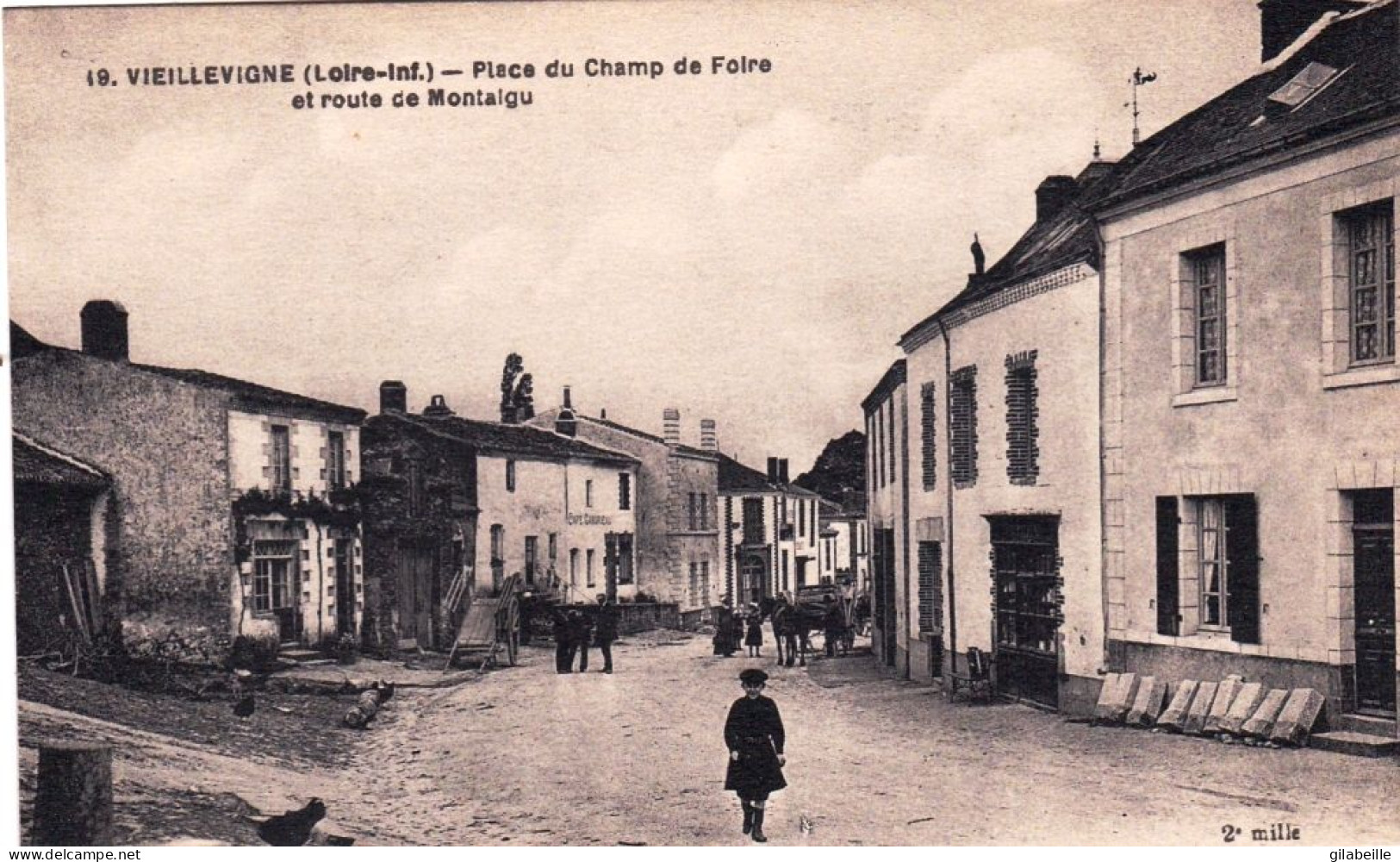 44 - Loire Atlantique -  VIEILLEVIGNE -  Place Du Champ De Foire Et Route De Montaigu - Andere & Zonder Classificatie