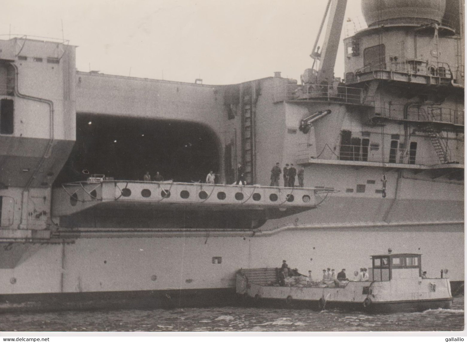 PHOTO PRESSE LA GUEULE DU PORTE AVIONS CLEMENCEAU NOVEMBRE 1959 FORMAT 18 X 13   CMS - Schiffe