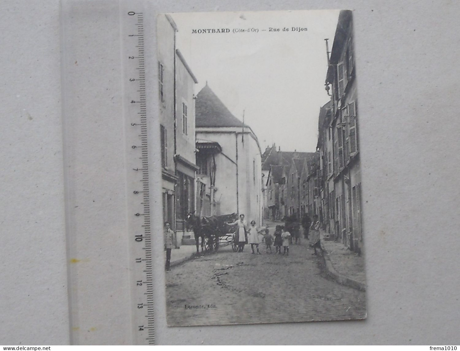 MONTBARD (21): Carte Postale 1920 Rue De Dijon - Montbard