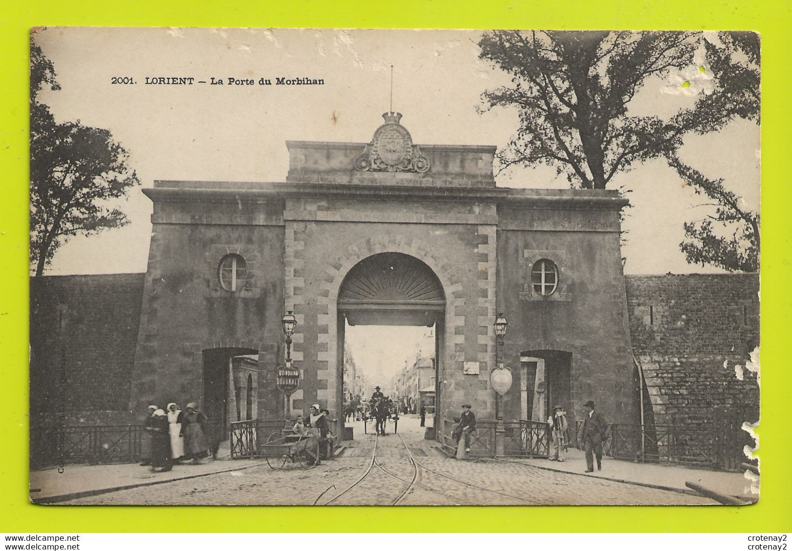 56 LORIENT N°2001 La Porte Du Morbihan Animée Charrette Attelage Cheval Pub Quinquina Dubonnet VOIR DOS KARTEN BOST - Lorient