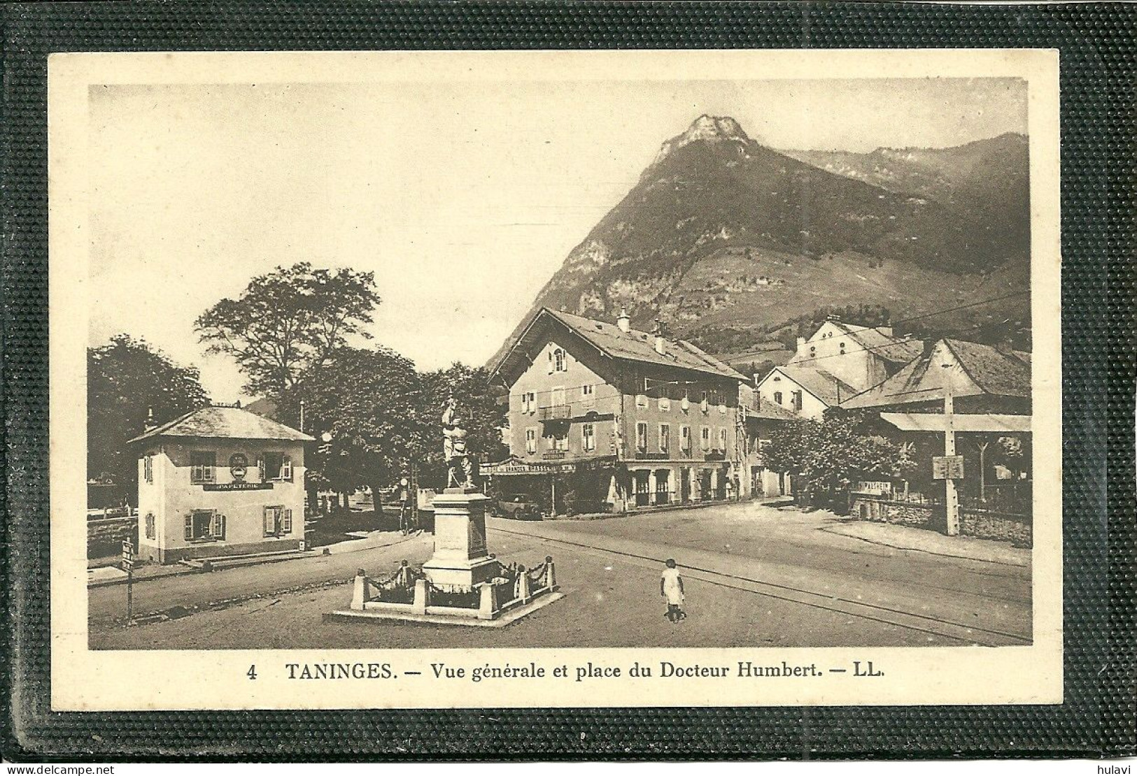 74  TANINGES - VUE GENERALE ET PLACE DU DOCTEUR HUMBERT (ref 9068) - Taninges