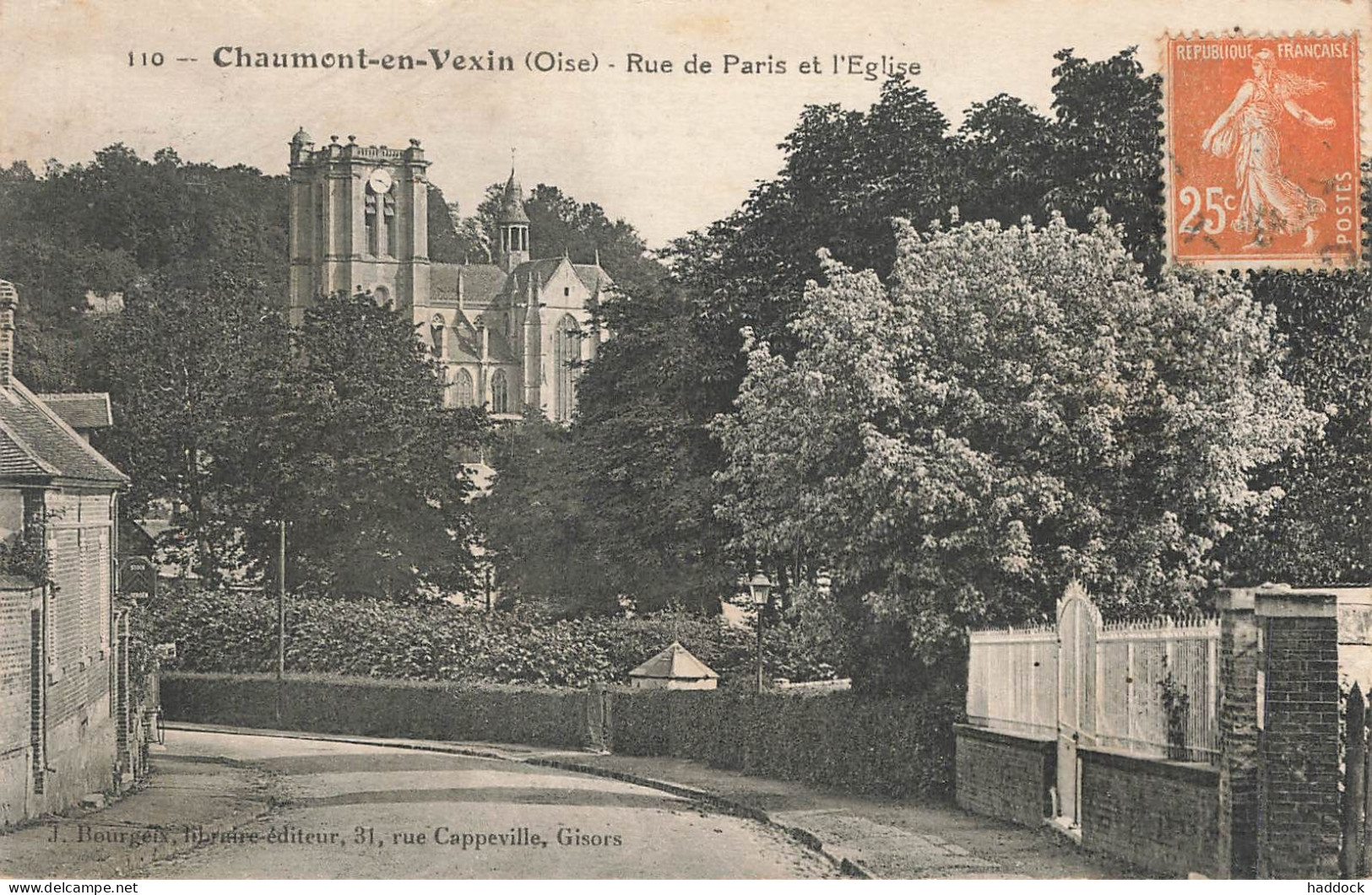 CHAUMONT EN VEXIN : RUE DE PARIS ET L'EGLISE - Chaumont En Vexin