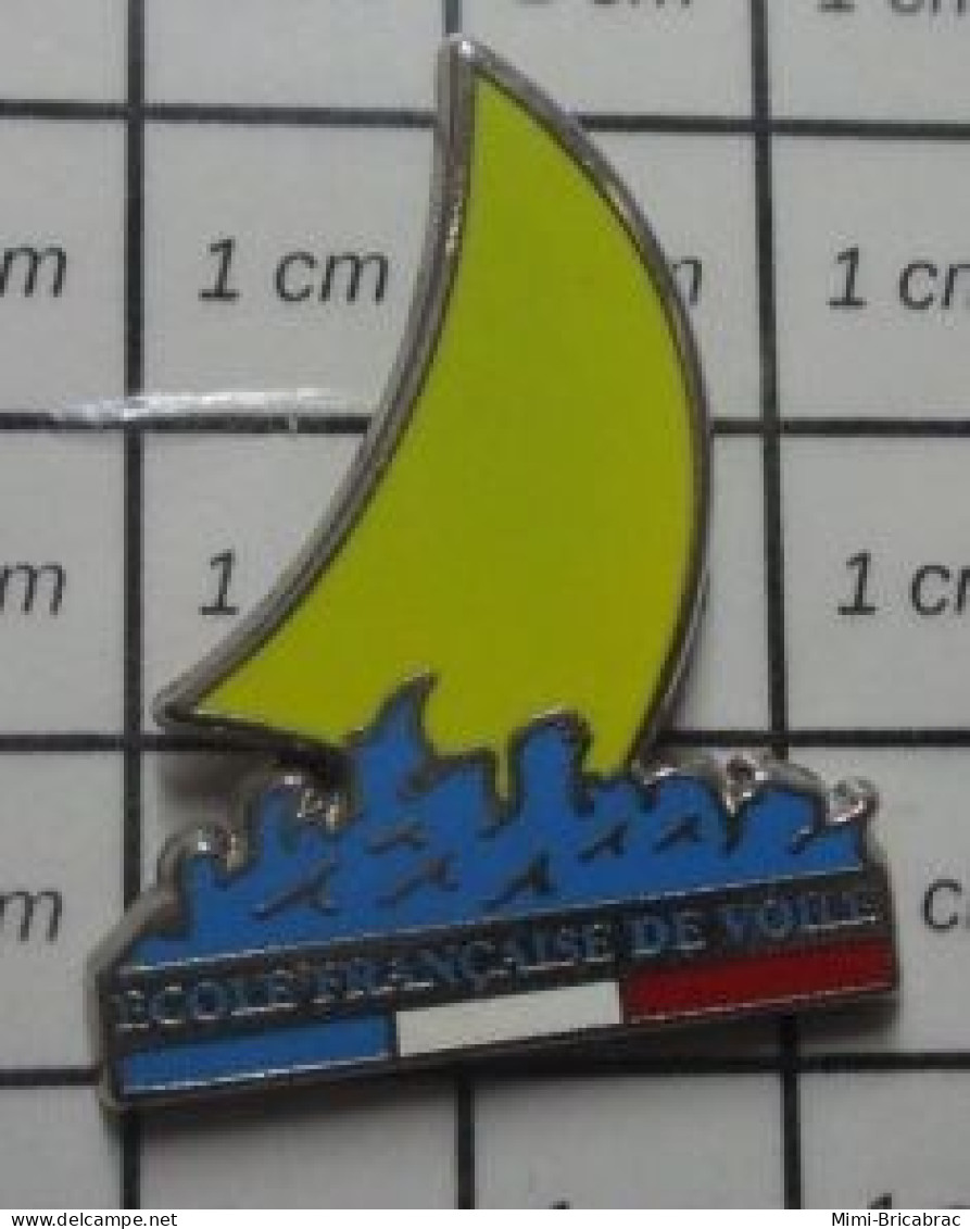 511D Pin's Pins / Beau Et Rare / SPORTS : EFV ECOLE FRANCAISE DE VOILE Variante Voile Jaune - Zeilen