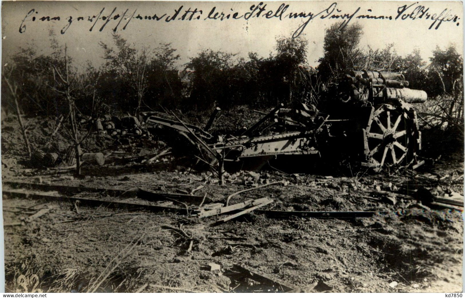 Eine Arttilerie Stellung Nach Einem Volltreffer - War 1914-18