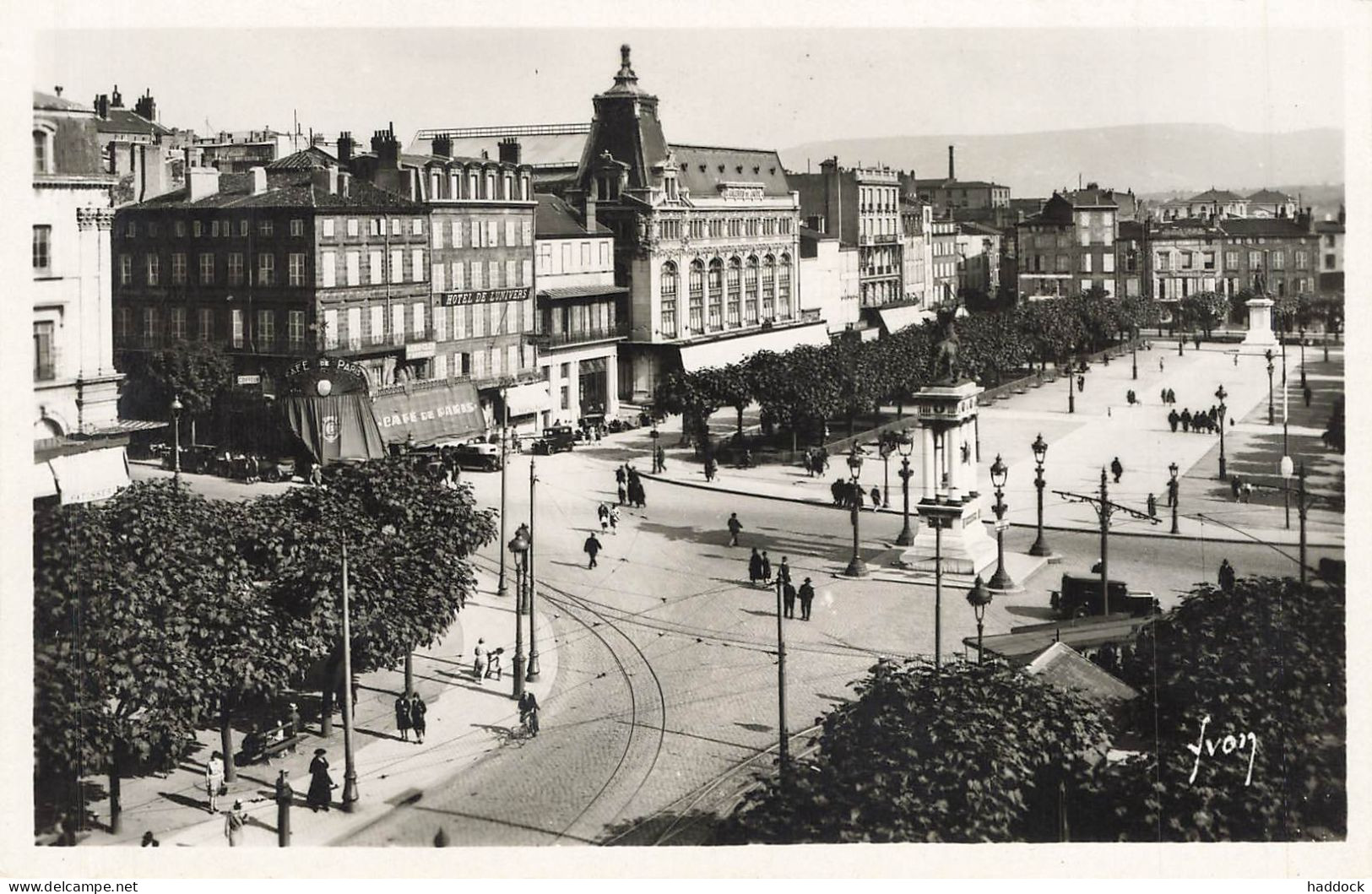 CLERMONT FERRAND : PLACE DE JAUDE - Clermont Ferrand