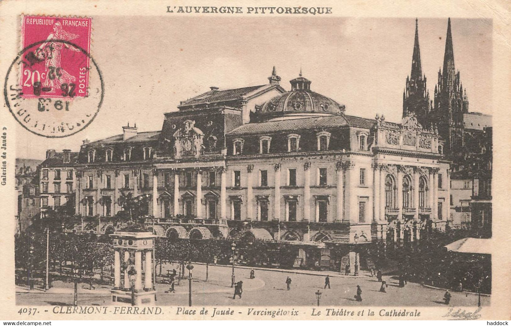 CLERMONT FERRAND : PLACE DE JAUDE - VERCINGETORIX - LE THEATRE ET LA CATHEDRALE - Clermont Ferrand